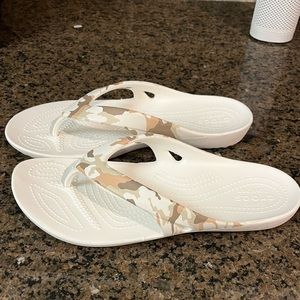 Crocs white camo flip flops